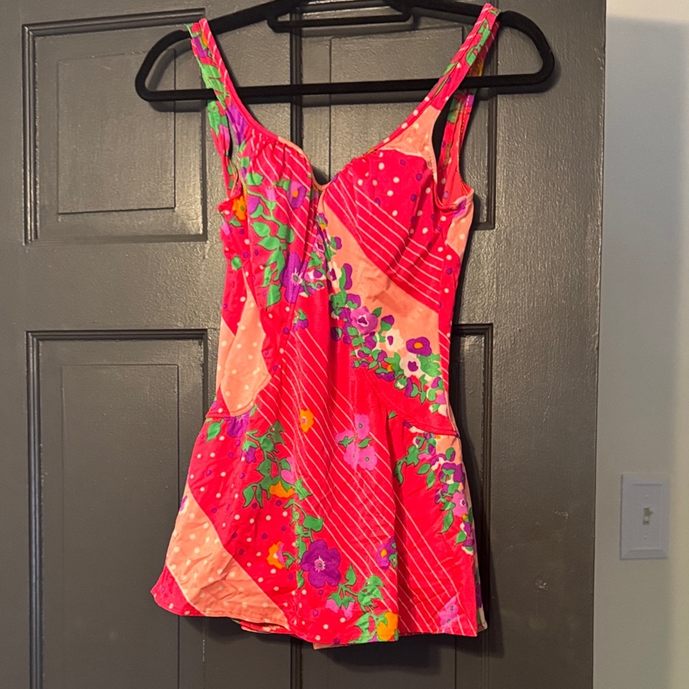 Vintage 1950s early 1960s swimsuit with formed
Cups and shorts